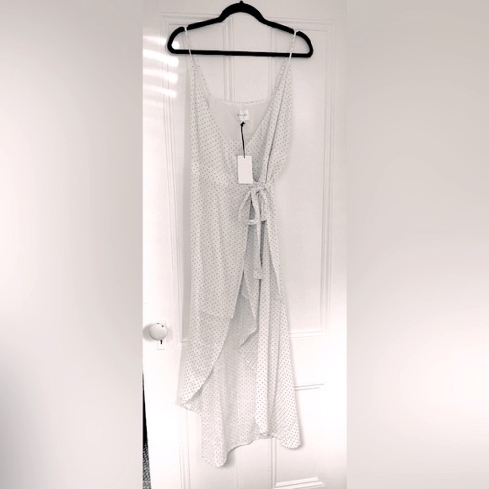 NWT Revolve Line+ Dot Lillie Wrap MIDI in White w/ Gray polka dots - XS - Picture 7 of 12